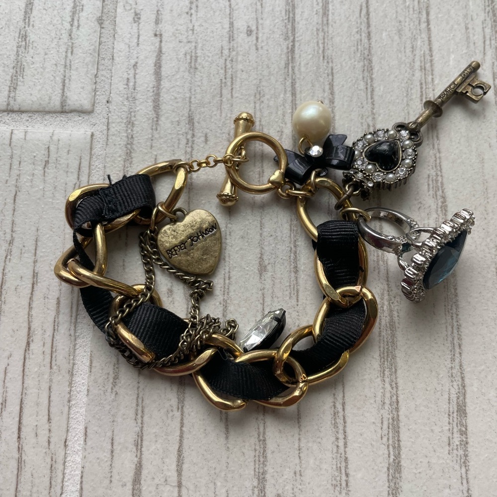 Betsey Johnson Black Toggle Fashion Bracelet